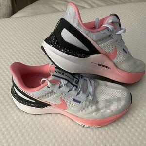 NEW - Nike Women’s Air Zoom Structure 25